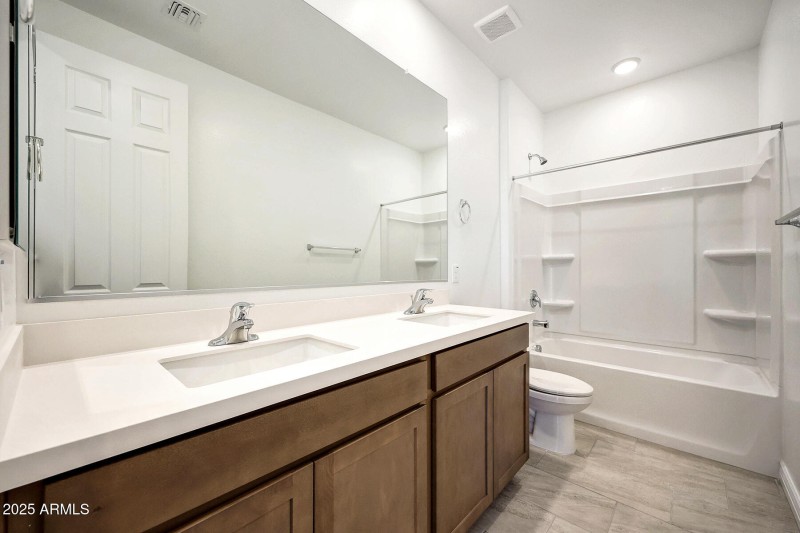 PHX_Miravida_Lot 1157_Dove_14813_bath2