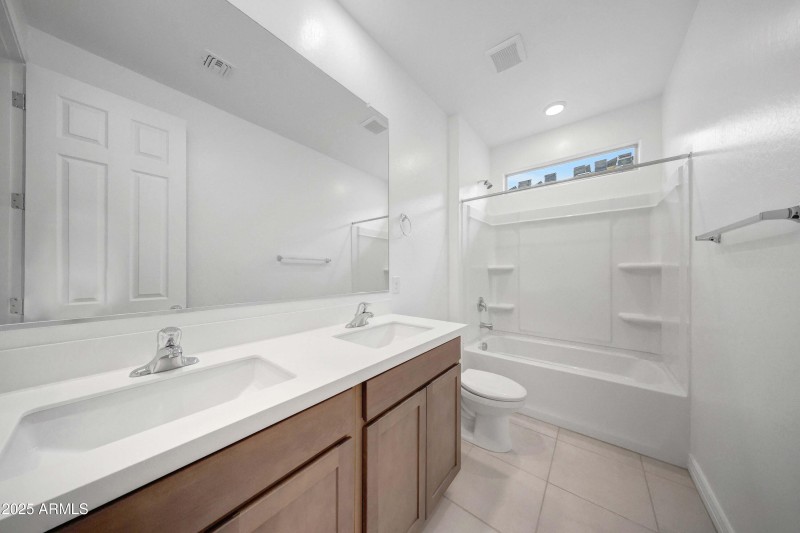 PHX_Miravida_Lot 1177_Oxford_14778_bath2