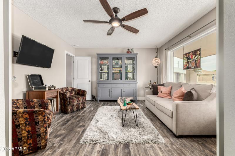 6974d8_09 - Wild Horse