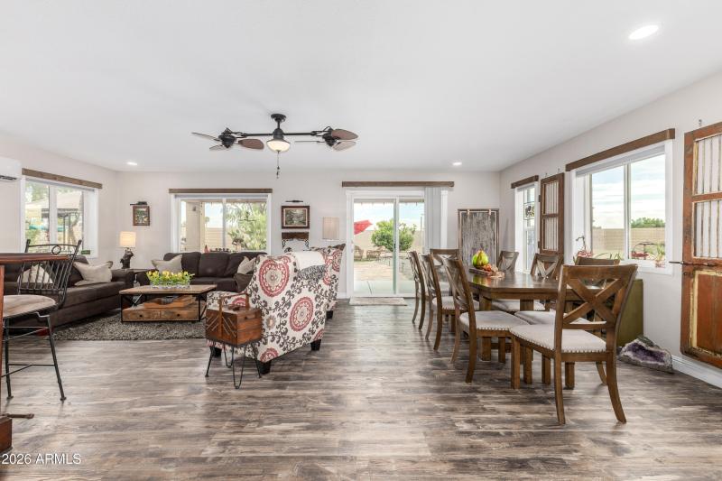 6974d8_12 - Wild Horse