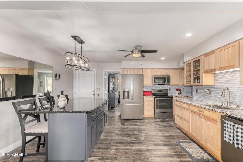 6974d8_19 - Wild Horse