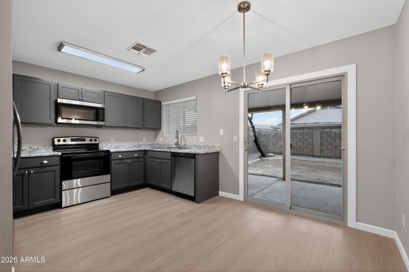 4) 67043-69758717a78d8