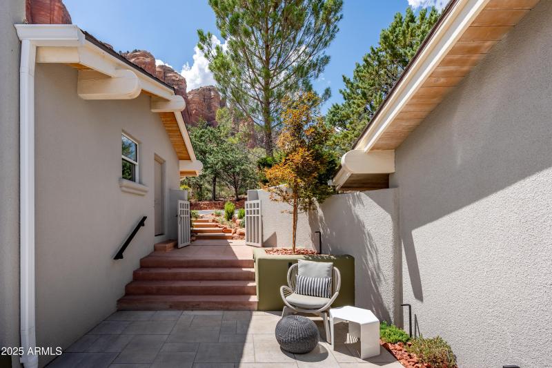 Front Courtyard Views