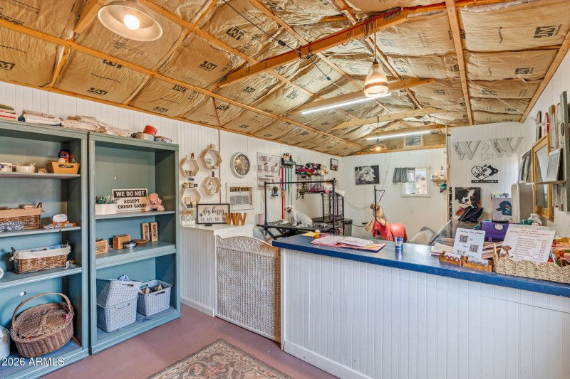 Workshop w/ Electric and water