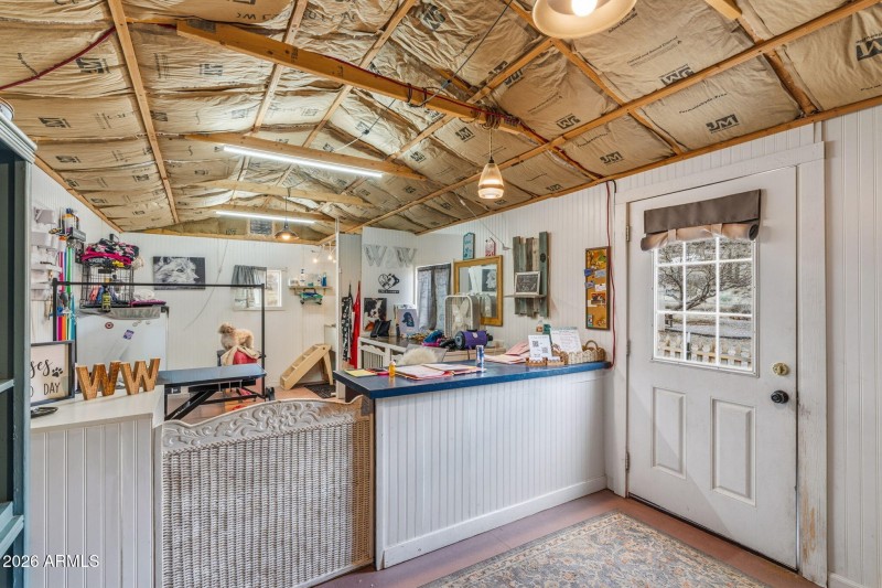 Workshop w/ Electric and water