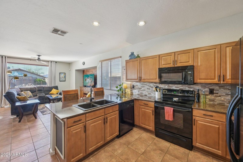 24-web-or-mls-S 175th Ave-S2001-024