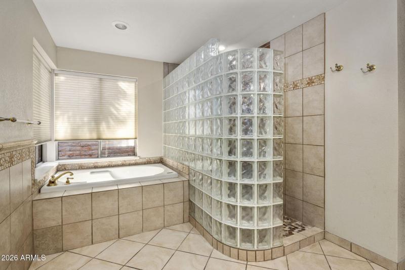Separate Tub, Shower
