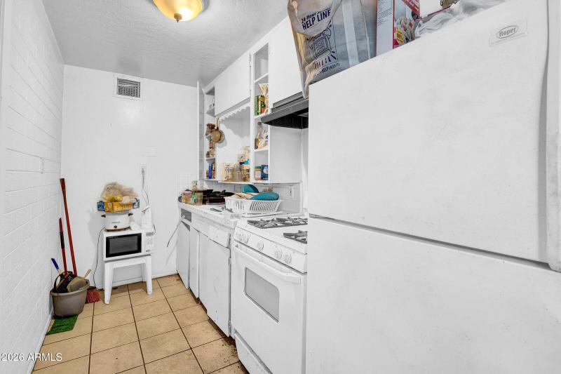 11-custom-1410 W Cheryl Dr-11