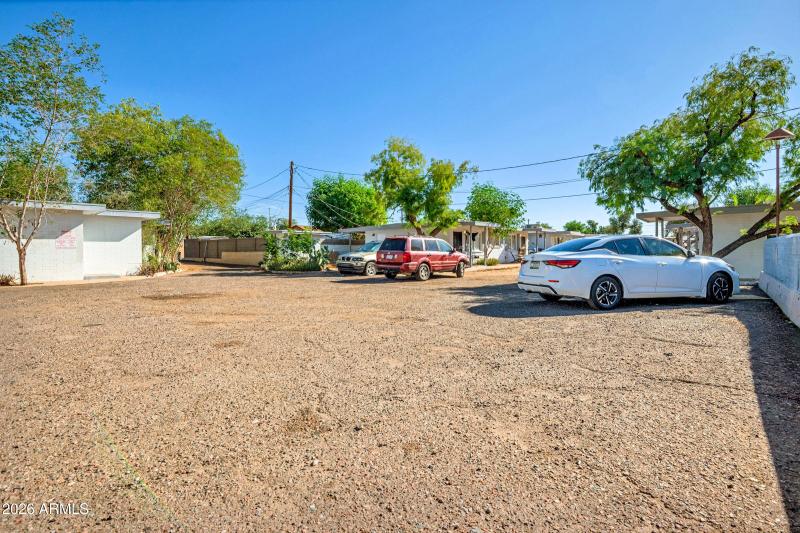 19-custom-1410 W Cheryl Dr-19