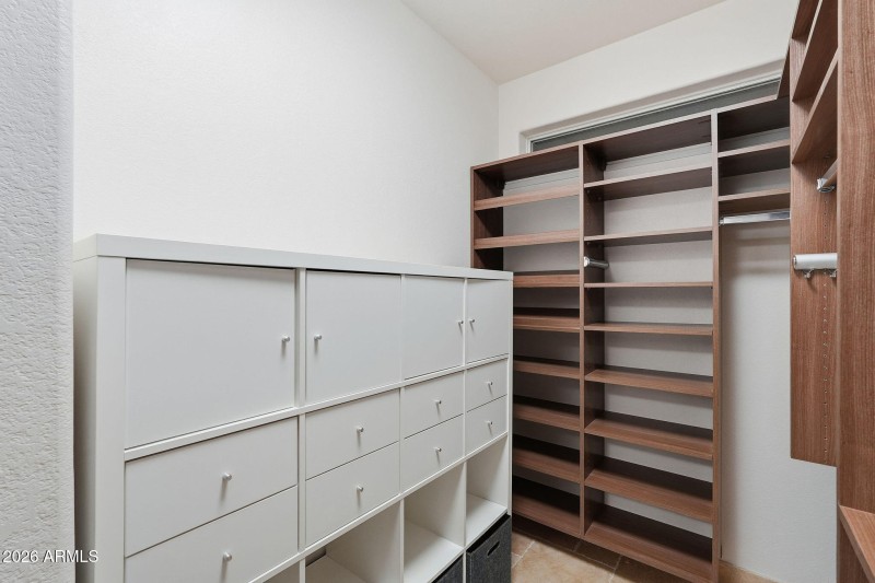 large-019bf8d0-1489-7378-a485-e33be9e581