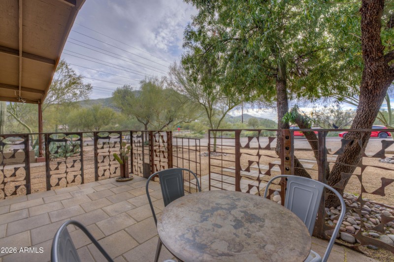 Kelm 25 South office front patio