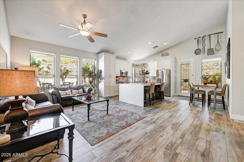 07-Living Room & Kitchen