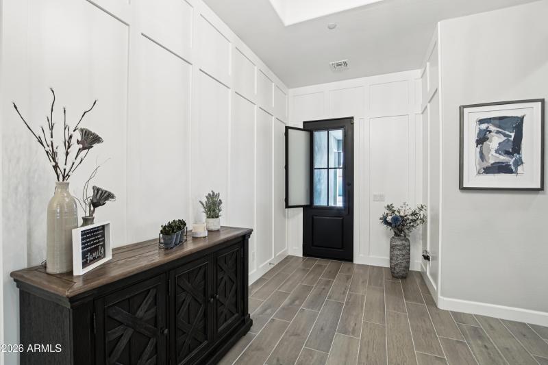 Front Entry w/breeze window