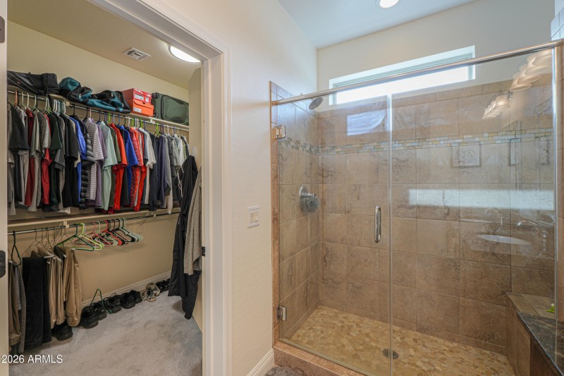 Master walkin shower