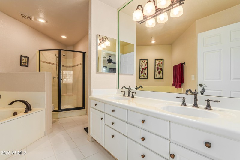 16 Master Bathroom