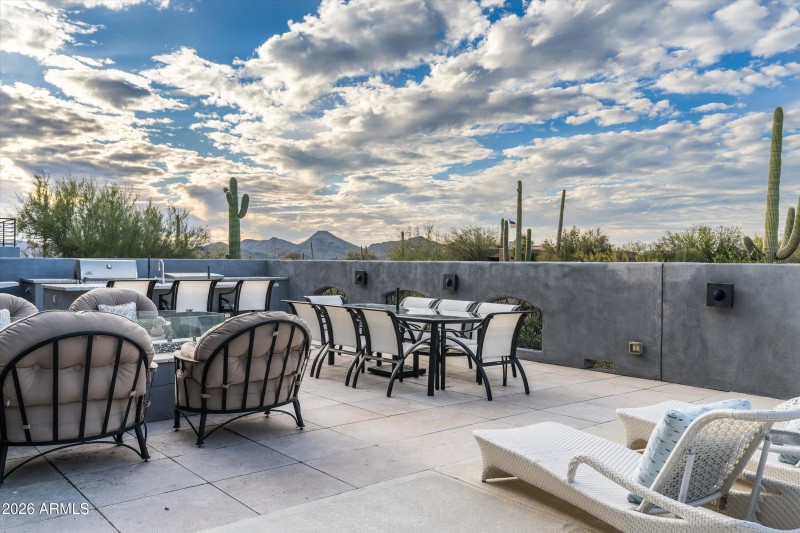 Outdoor Kitchen, Dining, & Firepit Area