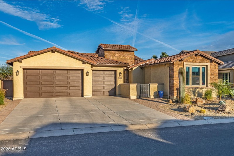 2-web-or-mls-5691 N Dakota Dr-2