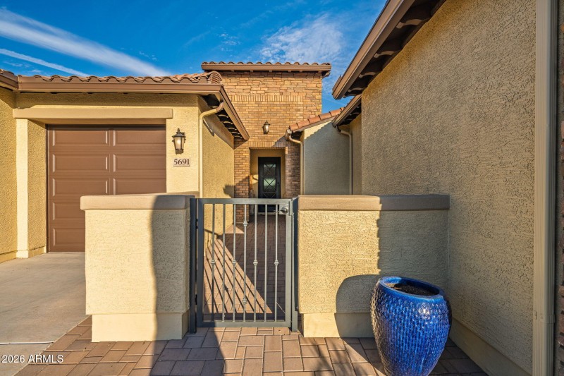 7-web-or-mls-5691 N Dakota Dr-7