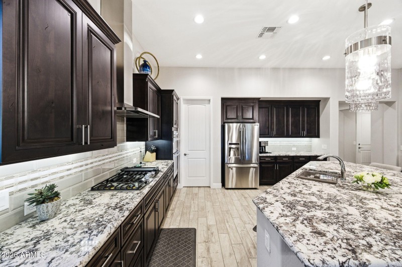 20-web-or-mls-5691 N Dakota Dr-20