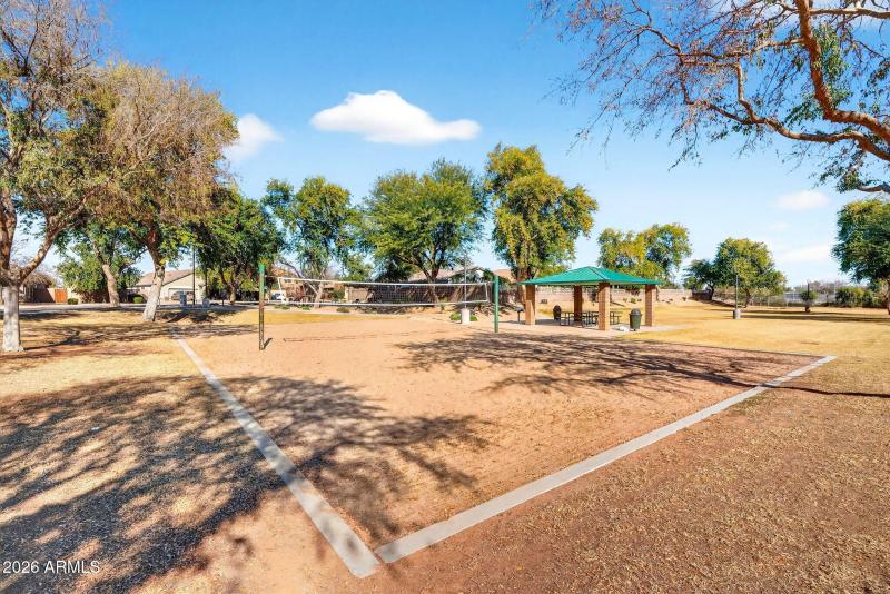 35-web-or-mls-40-E Clifton Ave