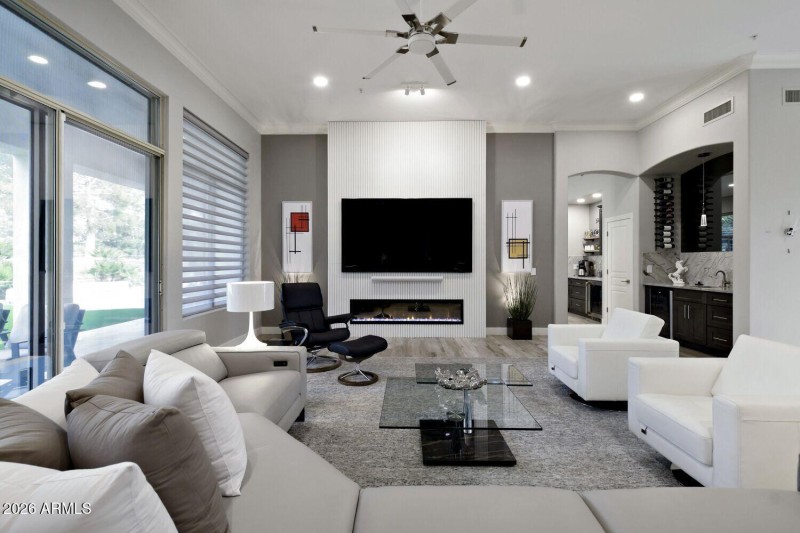 010 - 10 Living Room