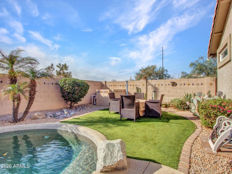 Outdoor Dining On Turf