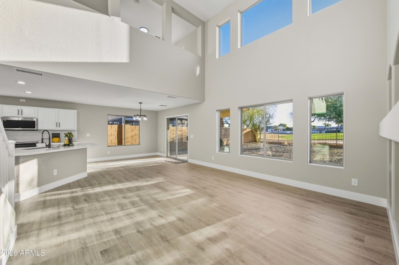 8_008_dsc_5745livingeatin212