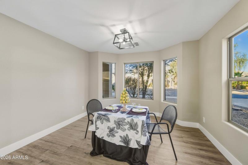 12_012_dsc_5733dining212