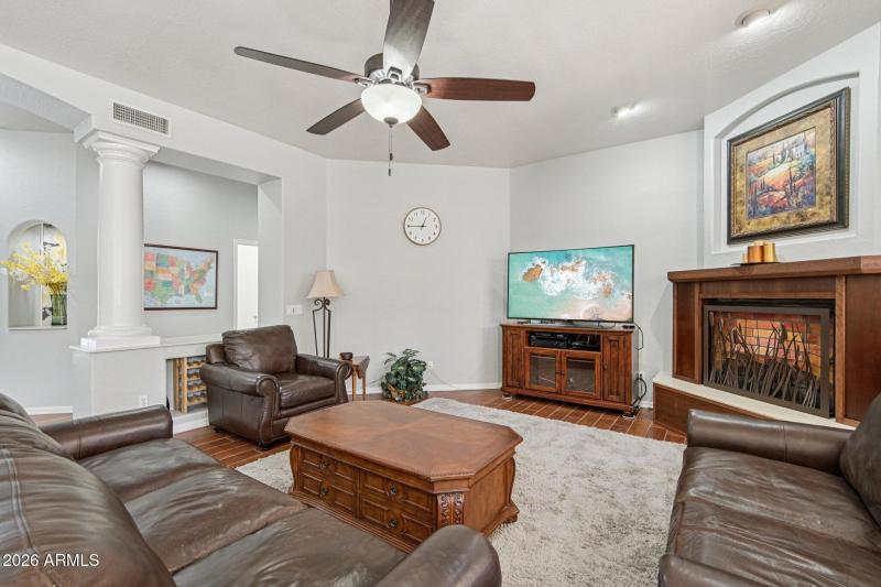 13-web-or-mls-E Nisbet Rd-S2801-011