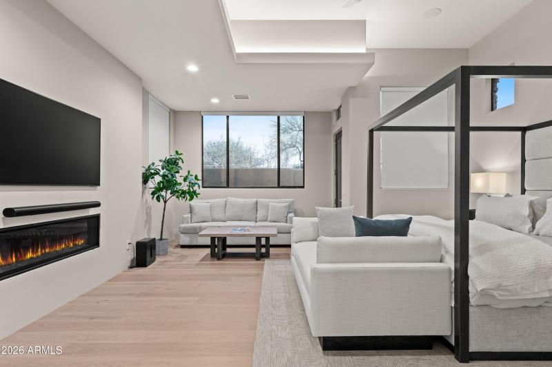 014_Dramatic Details