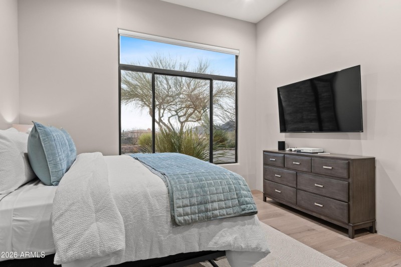 021_Guest Bedroom #1 Vistas