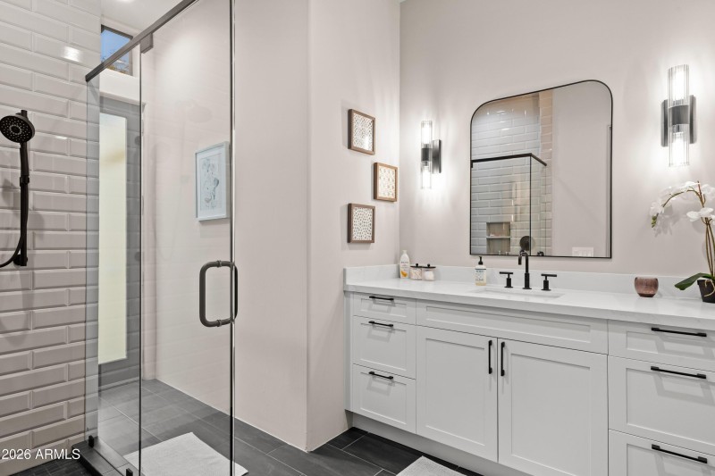 024_Guest 2 Ensuite Bath