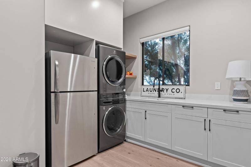 028_Laundry with a View