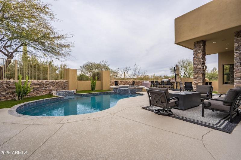 031_Expansive Outdoor Space