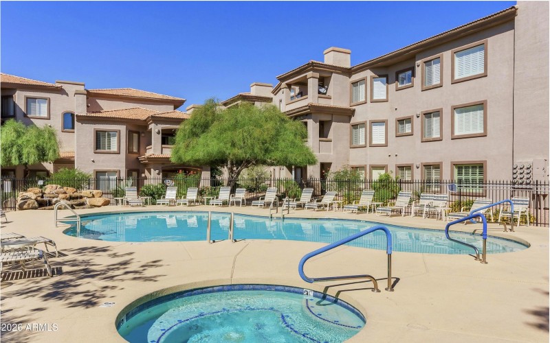 Comunity Pool and Spa (1 of 4)