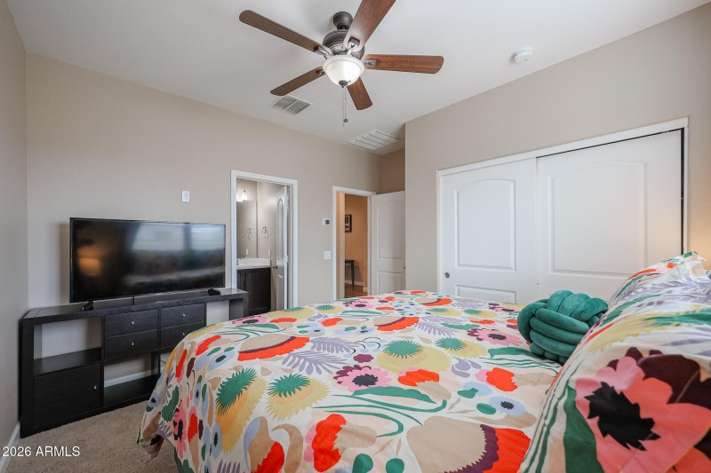 Guest Bedroom w/full bathroom