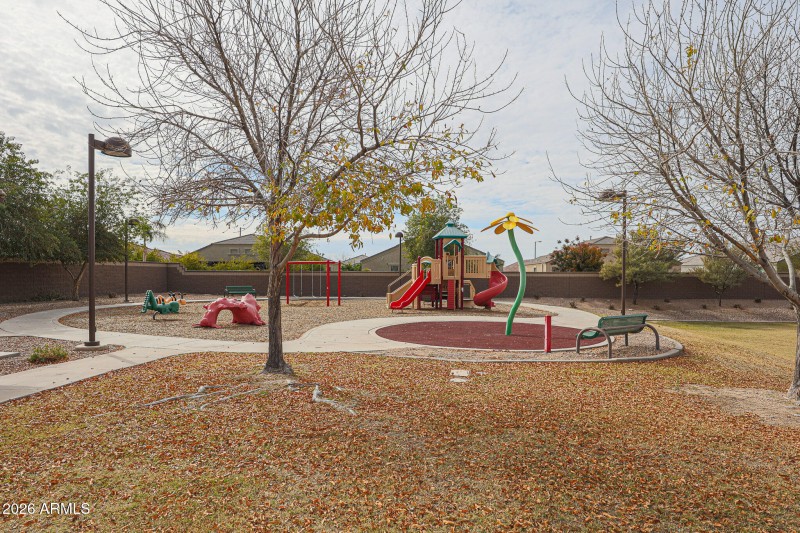 Pocket Park in Walking Distance