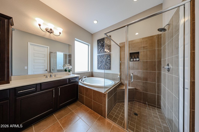 Soaking Tub & Seperate Shower