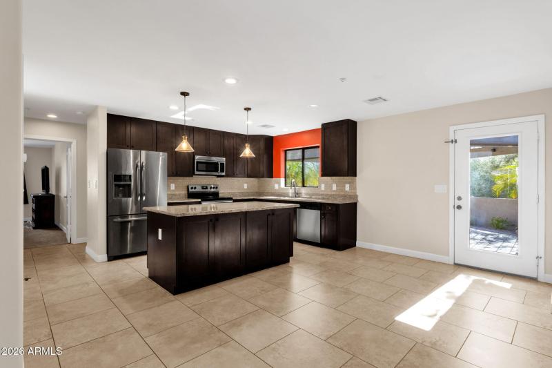 8-web-or-mls-15019-n-mayflower-dr