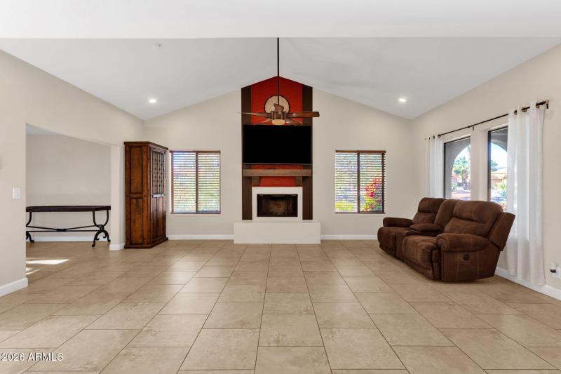 1-web-or-mls-15019-n-mayflower-dr