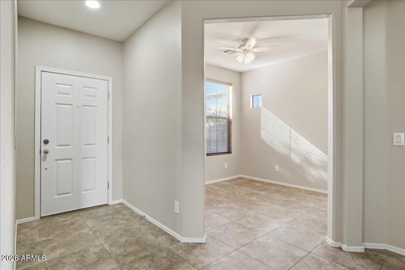 07-1915 E Oxford Ln_RedHogMedia