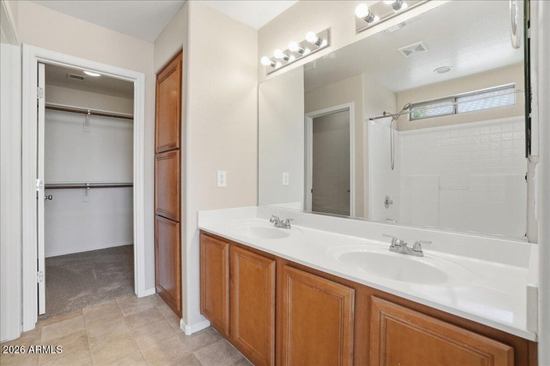 19-1915 E Oxford Ln_RedHogMedia