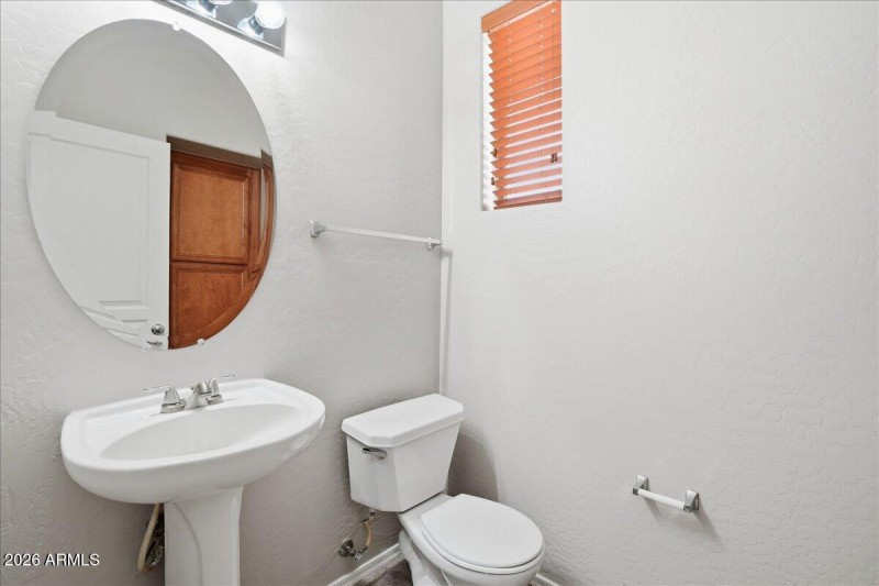 28-1915 E Oxford Ln_RedHogMedia