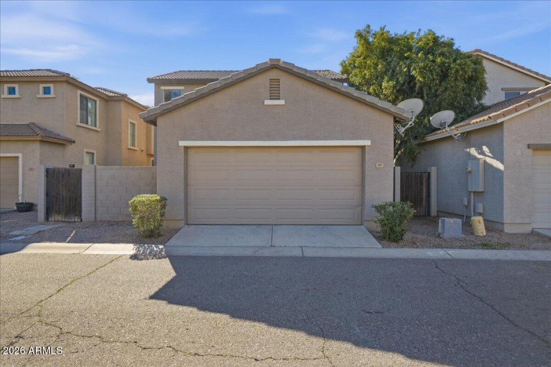 31-1915 E Oxford Ln_RedHogMedia