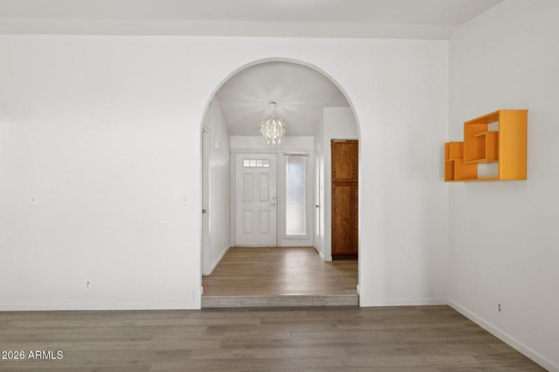 4-web-or-mls-9300-e-kalil-dr