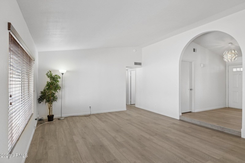 5-web-or-mls-9300-e-kalil-dr