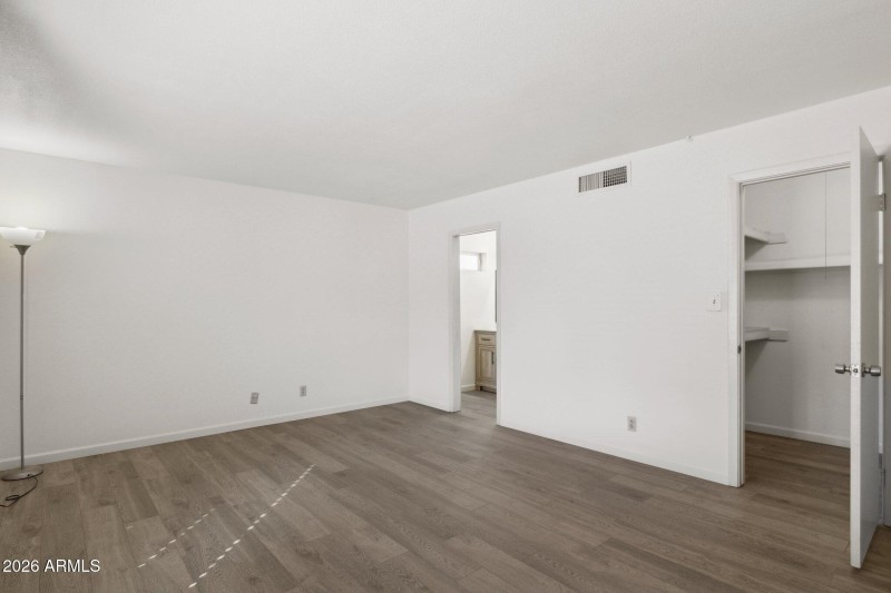 12-web-or-mls-9300-e-kalil-dr