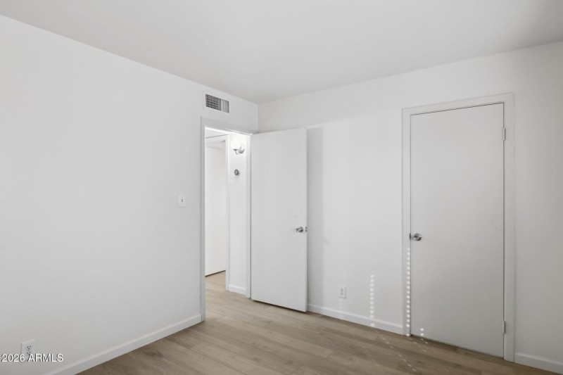 21-web-or-mls-9300-e-kalil-dr