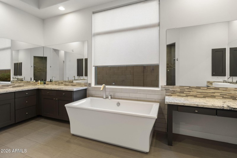 Spa-Inspired Bath w Soaking Tub