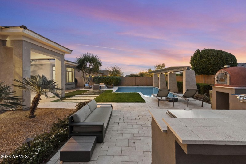 Resort-Style Oasis w Sunset Views